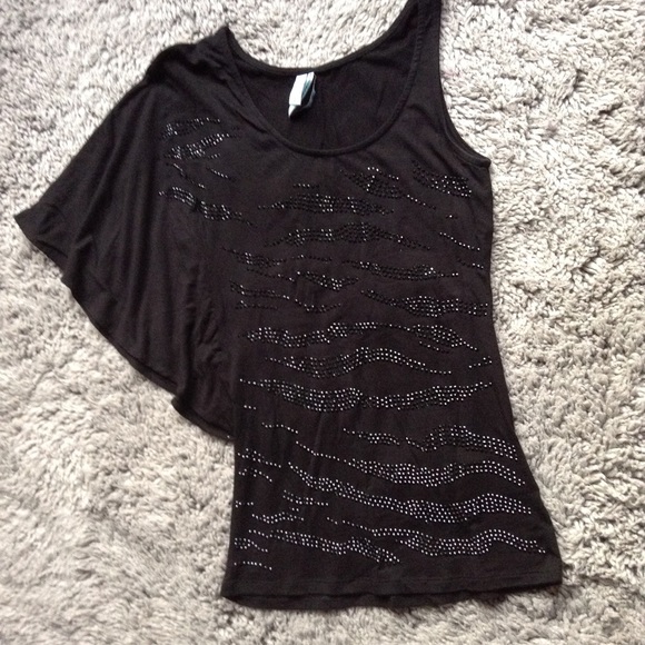 One sleeve top - Picture 3 of 4